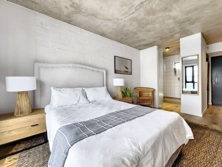 1 Bedroom Property for Sale in Sea Point Western Cape